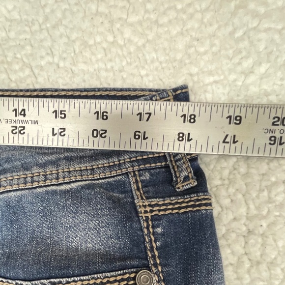 Women’s 16 Reg. Maurice’s Blue Jeans - Picture 12 of 12